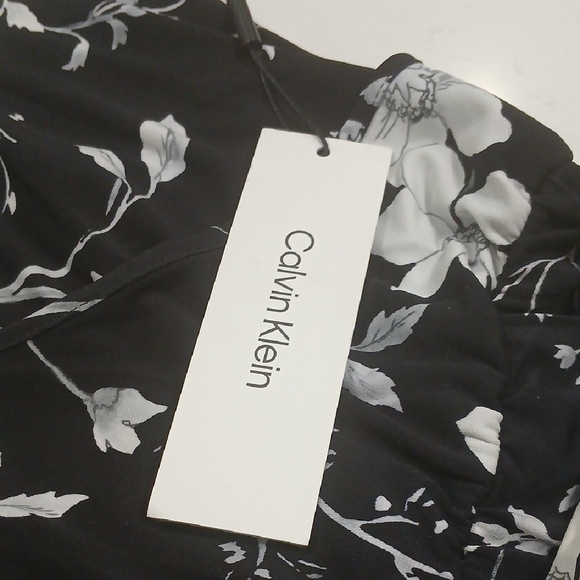 Calvin Klein Black and White Floral Croped Jumpsuit with VNeck Sz 2 New With Tag - Picture 9 of 11